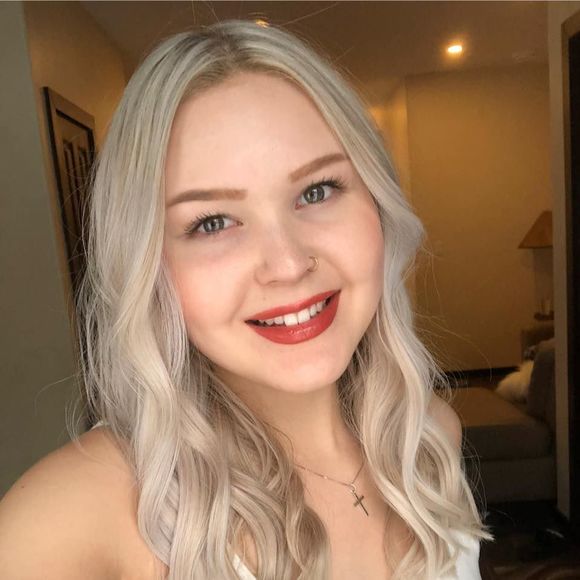 Meet your Posher, Cher - Picture 3 of 4